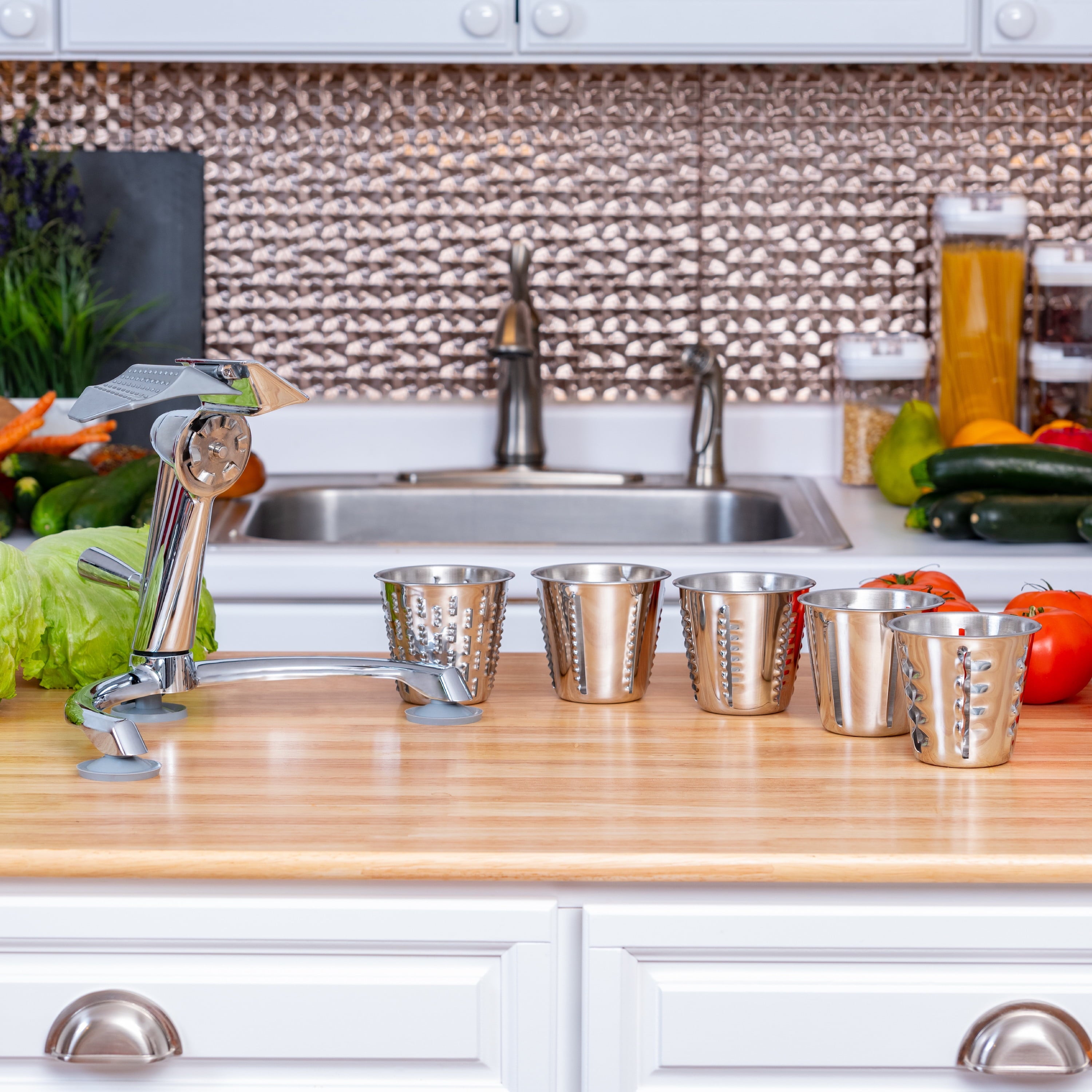 Dynamic Food Processor with Stainless-Steel Shredders. - Image 2
