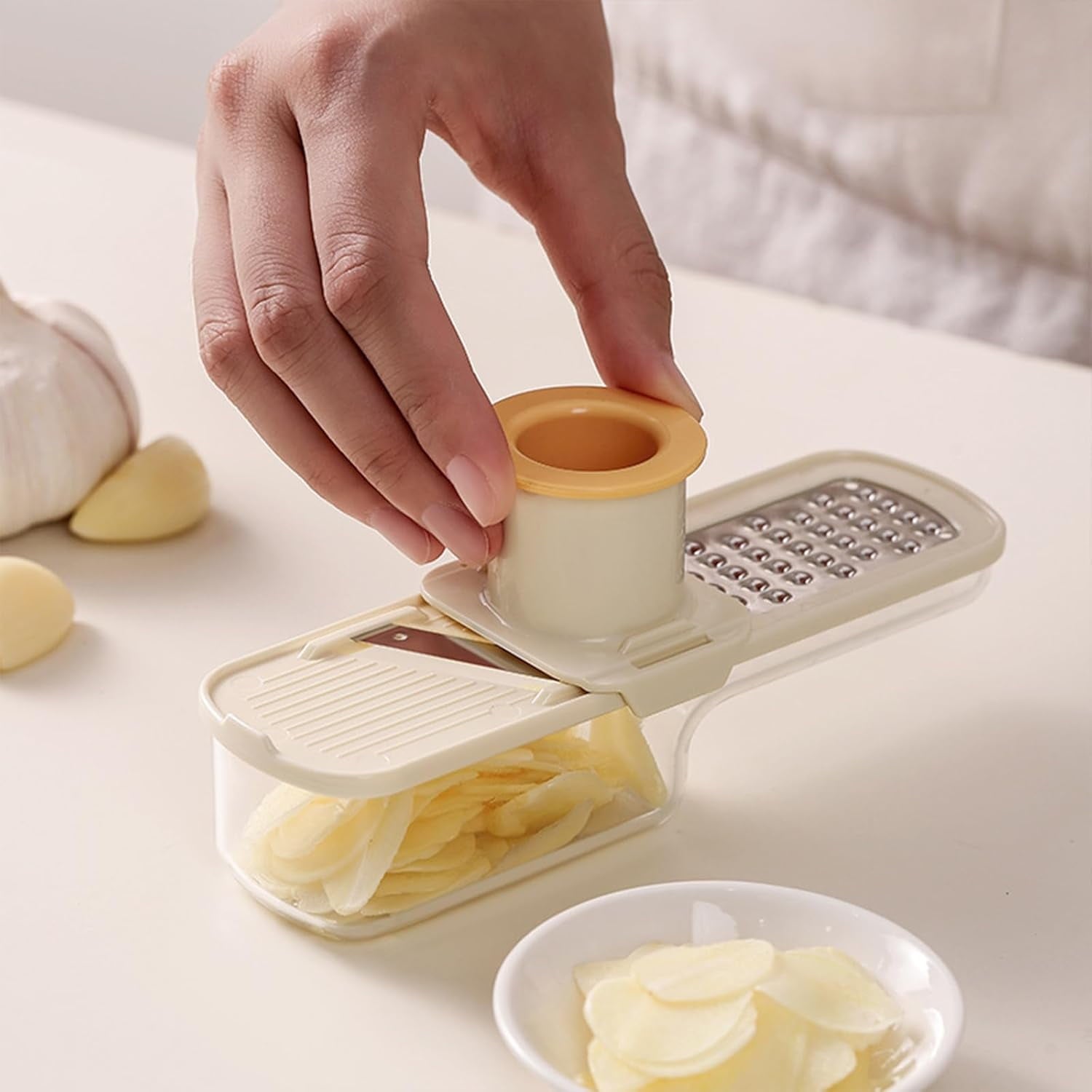 Multifunctional Garlic Grinder & Mandoline Slicer, 3-in-1 Kitchen Tool for Slicing, Grinding and Shredding with Hand ... - Image 3