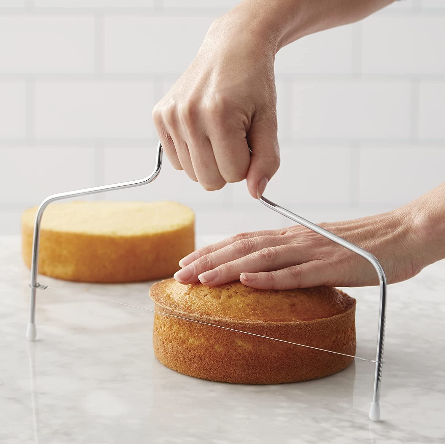 Cake Leveler for 10-inch Cakes with Adjustable Height - Image 3