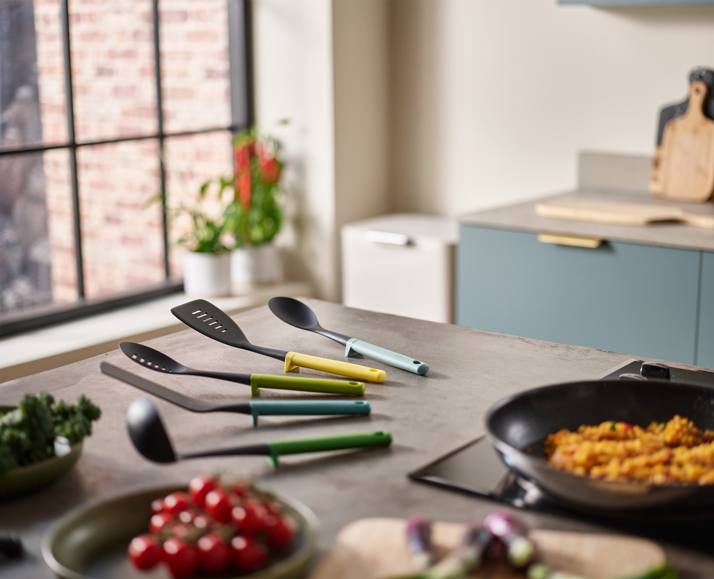Duo 5-piece Cooking Utensil Set with Integrated Tool Rests - Image 3