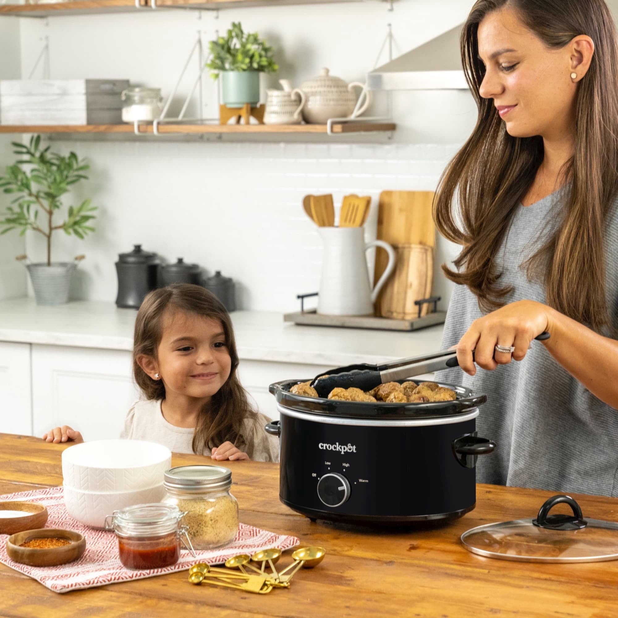 Crockpot 4-Quart Classic Slow Cooker, Black - Image 5